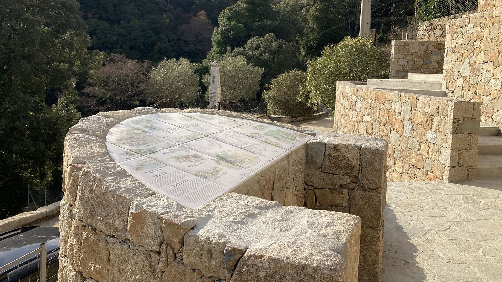CHISA-CORSE-TABLE