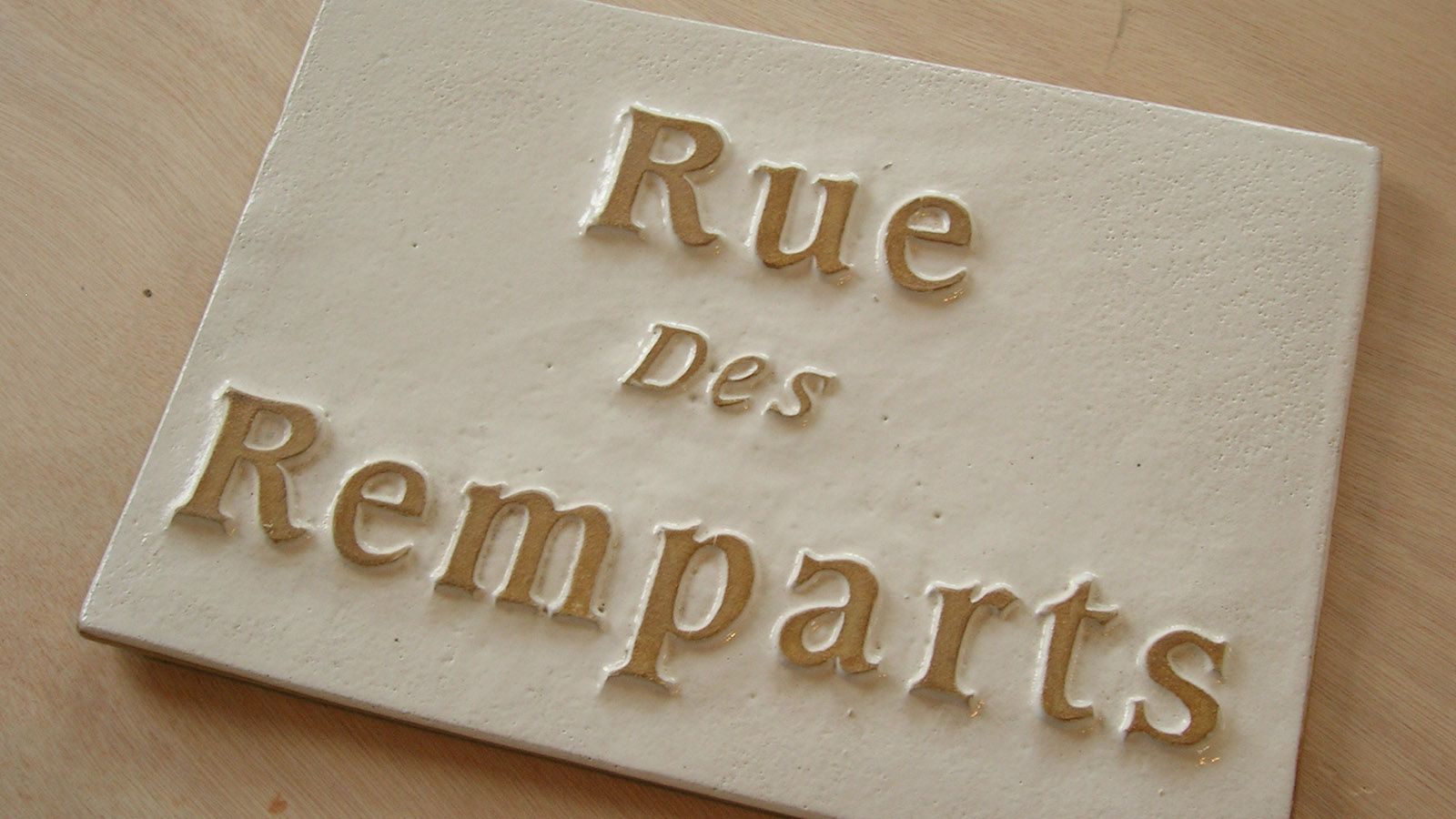 TYPOGRAPHIE RELIEF